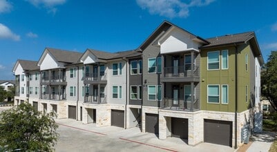 Building Photo - 827 Camino Vaquero Pkwy