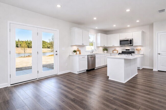 Foto del edificio - 3 bedrooms, 2 1/2 bathrooms in Richmond Hill's Heartwood Community