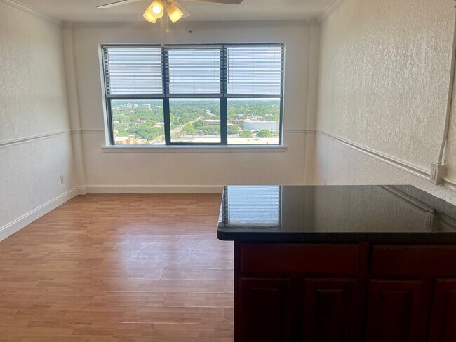 Foto del edificio - 311 W Ashley St