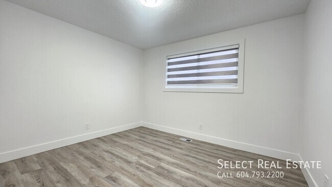 Photo du bâtiment - 6085 Glenmore Dr