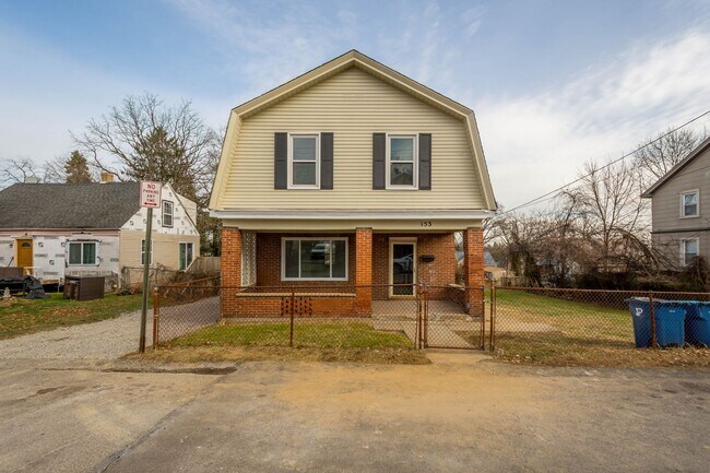 Foto del edificio - Start the New Year in a new home! This FULLY RENOVATED 3-bedroom in Penn Hills is ready and waiti...