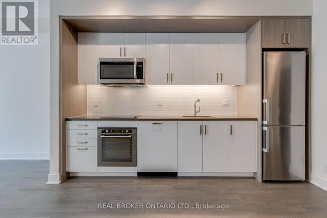 Building Photo - 1575 Lakeshore Rd W