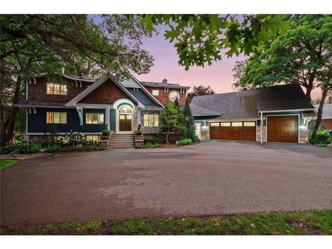 Building Photo - 3135 Shoreline Dr