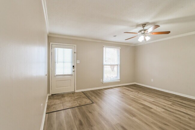 Building Photo - 3570 Bryn Mawr Dr