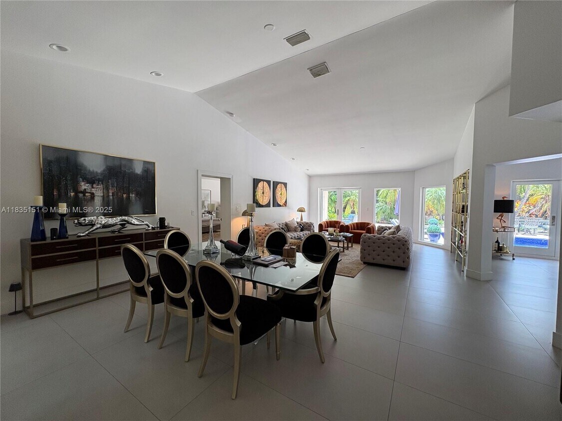 Foto principal - 323 Caribbean Rd