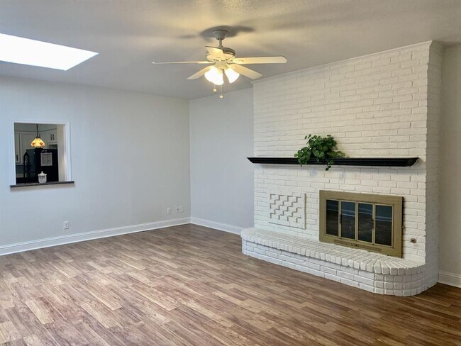 Building Photo - 2205 Woodcreek