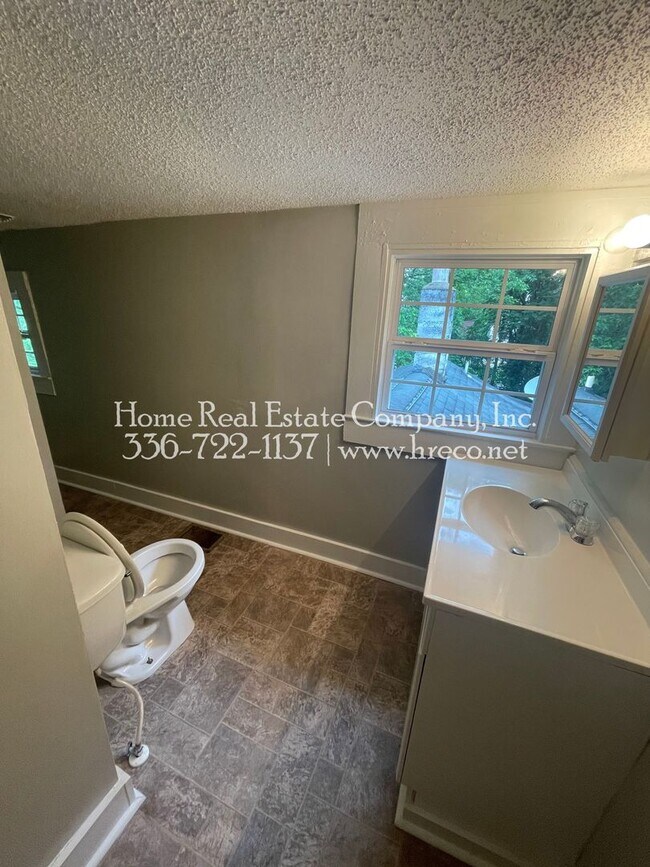 Foto del edificio - 1307 E. Second Street