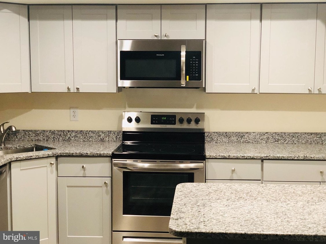 Primary Photo - 904 N Berwyck Ct