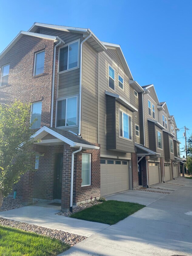 Construido en 2021 - 361 W Reed Ave