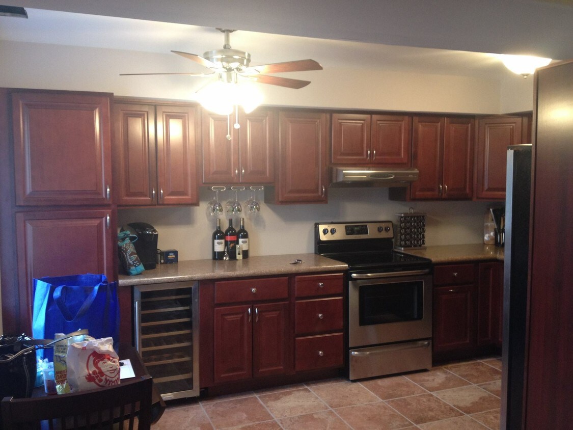 Primary Photo - 5200 Hilltop Dr