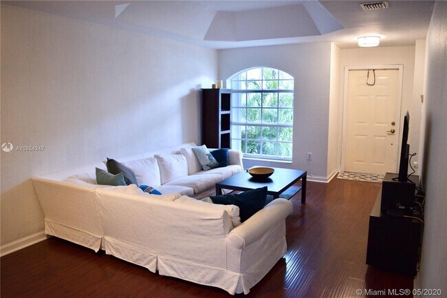 Foto del edificio - 5102 NW 115th Ct  Doral Fl 33178