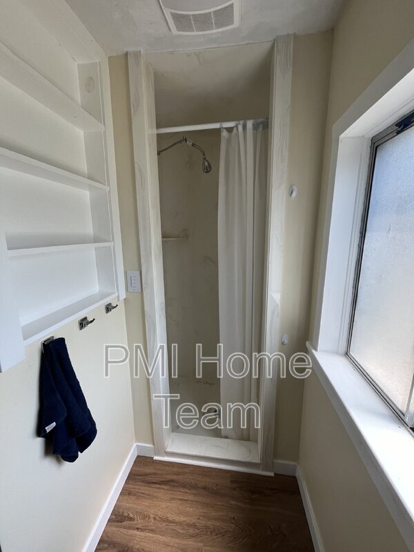 Building Photo - 1105 Harrop St