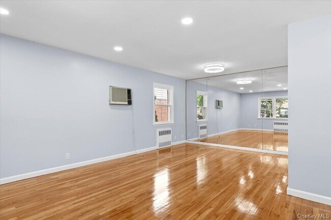 Foto del edificio - 268-04 83rd Ave