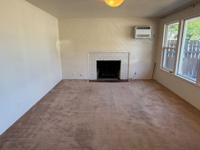 Foto del edificio - Now renting 2 bedroom Duplex please visit ...