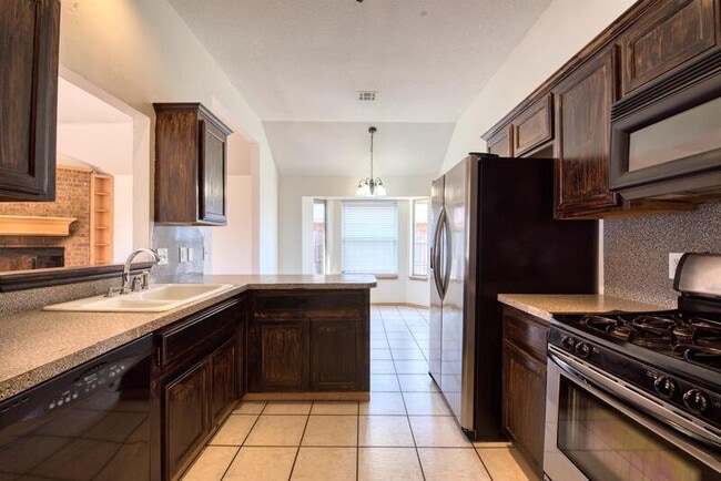 Building Photo - 1220 Eastridge Dr