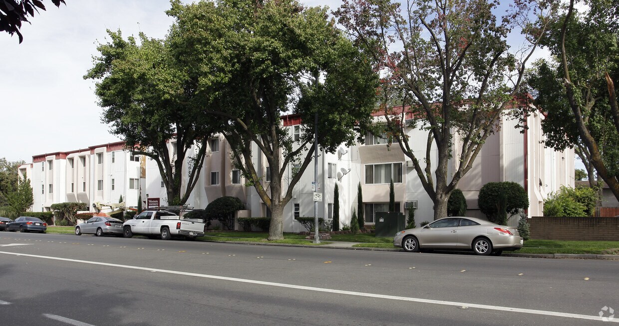 Building Photo - Woodside Apartments