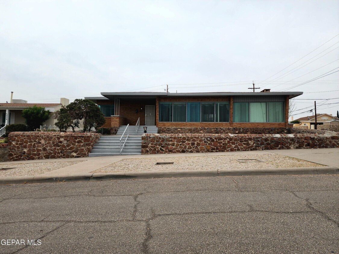 Foto principal - 3431 Aurora Ave