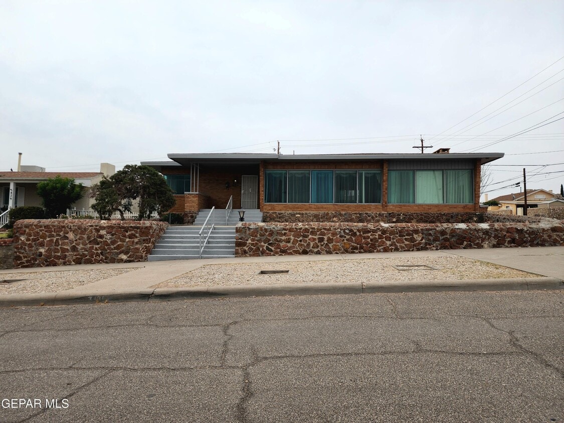 Primary Photo - 3431 Aurora Ave