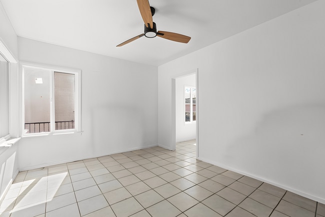 Interior Photo - 923 S Record Ave