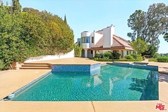 Building Photo - 7940 Vulcan Dr