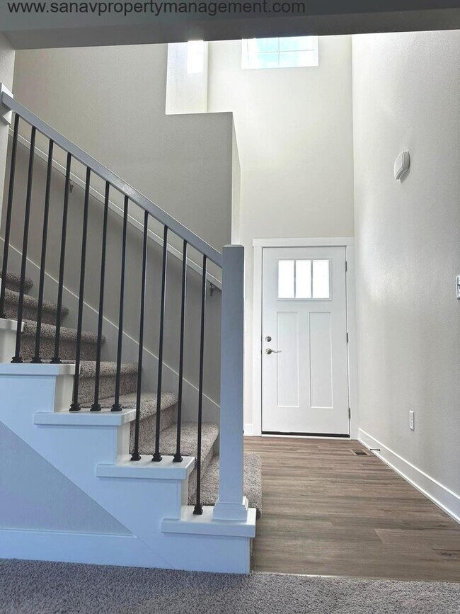 Building Photo - "Charming Family Living: 3BR, 2BA Home Ste...