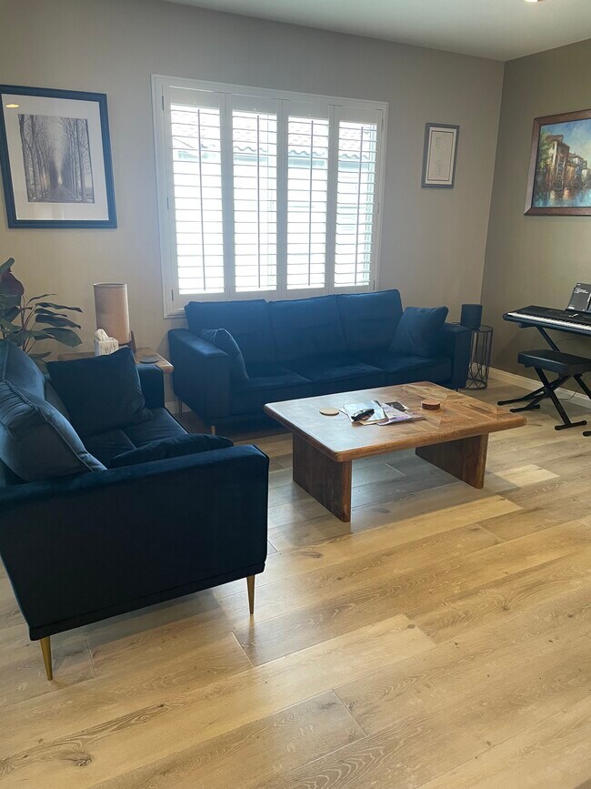 Building Photo - 206 Martindale Way