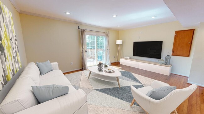 Building Photo - Updated Columbia Heights townhome near the...