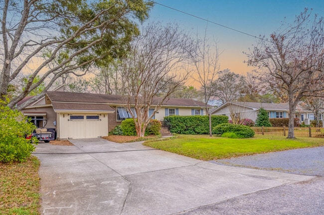Building Photo - 1439 Glencoe Dr