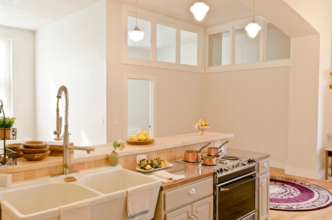 Fotografía del edificio - 6418 Habgood Rd