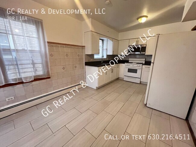 Building Photo - ***UPDATED 3 BDRM - 1 BTH / APPL INCL / LA...