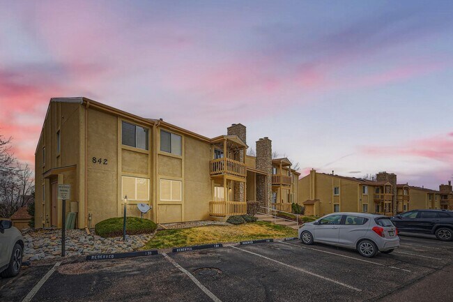 Building Photo - Main level Two Bedroom in Cheyenne Mountai...