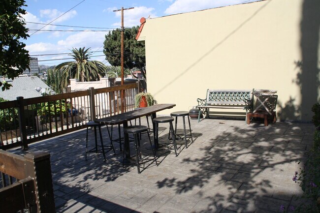 Foto del edificio - 1014 Laguna Ave