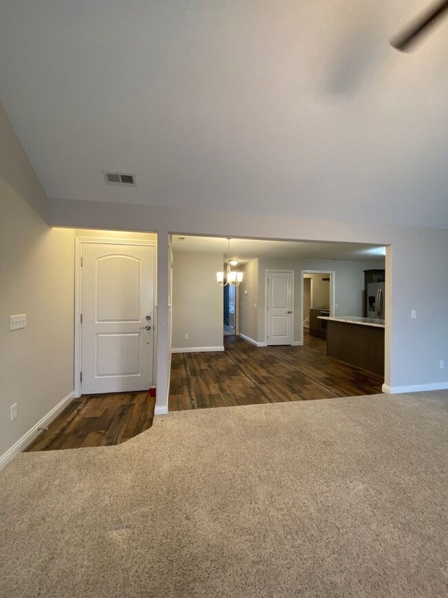 Foto del edificio - 3 Bedroom Home in Warsaw!