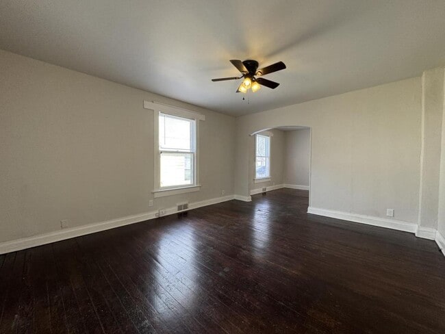 Foto del edificio - 836 S Broadway Ave