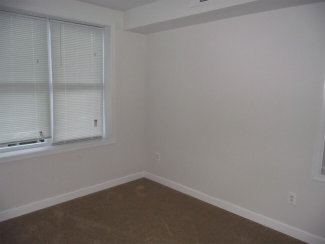 Building Photo - 5344 Ames St NE