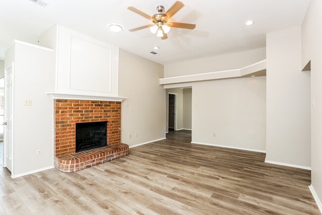 Foto del edificio - 101 Streamside Dr