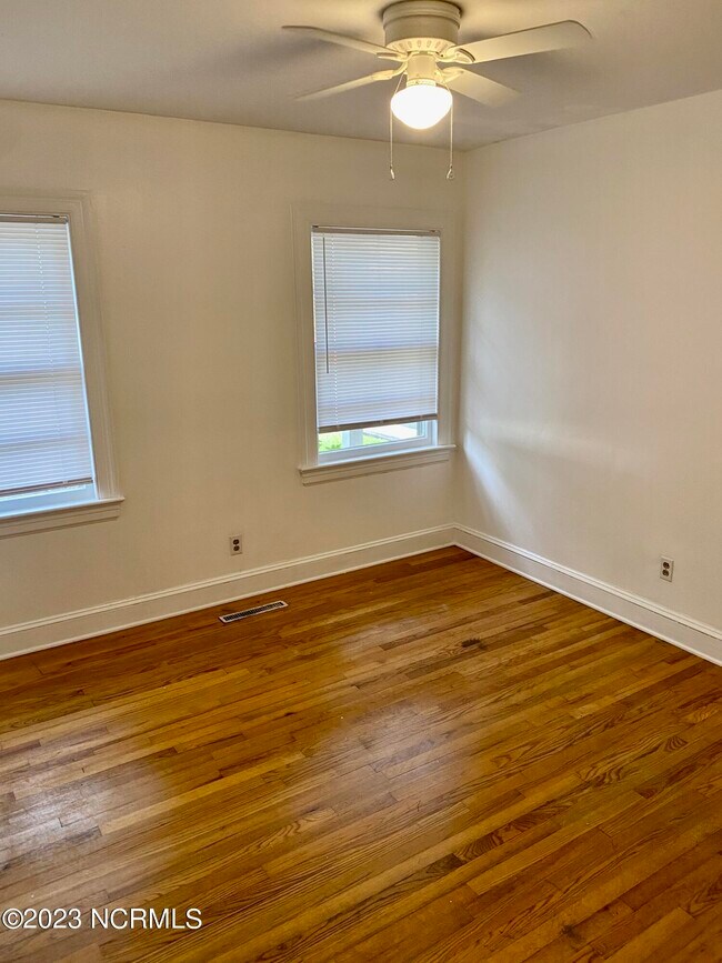 Foto del edificio - 203 S Elm St