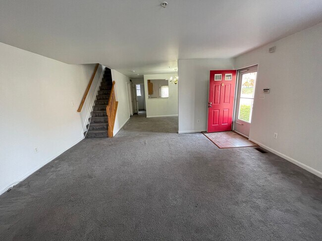 Foto del edificio - Gorgeous 3 Bedrooms, 2.5 bath Semi-detache...