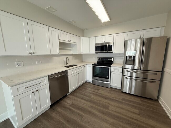 Foto del edificio - 544 LaGrange Rd