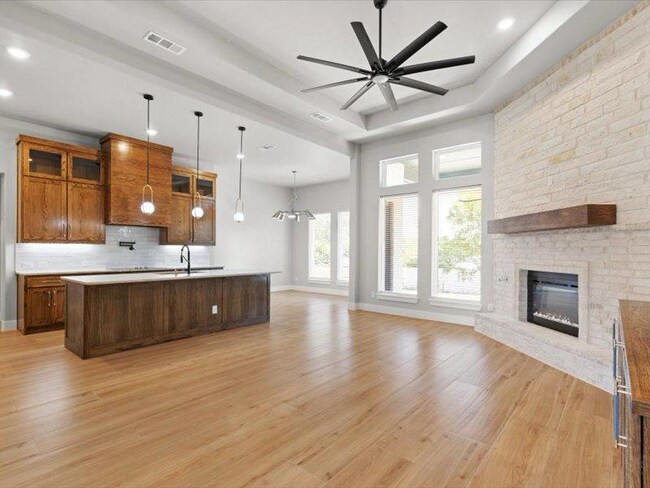 Foto del edificio - 8101 Oak Hollow Dr