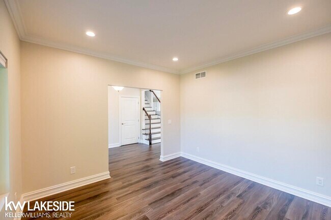 Building Photo - 37422 Curwood Dr