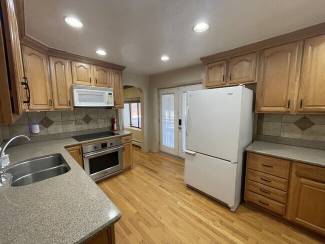 Building Photo - 95 County Rd 84 E