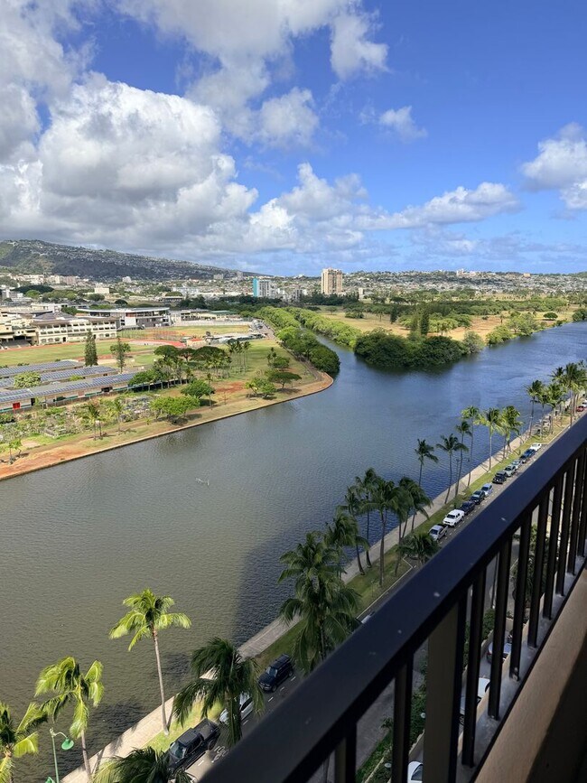 Building Photo - 2121 Ala Wai Blvd
