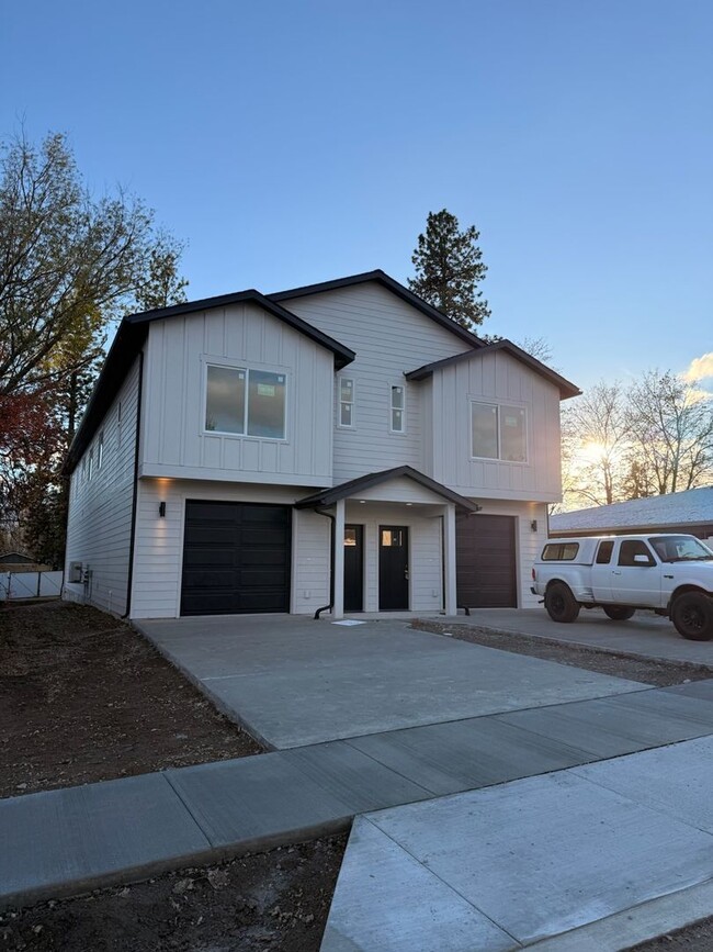 Building Photo - 106 E 15th Ave