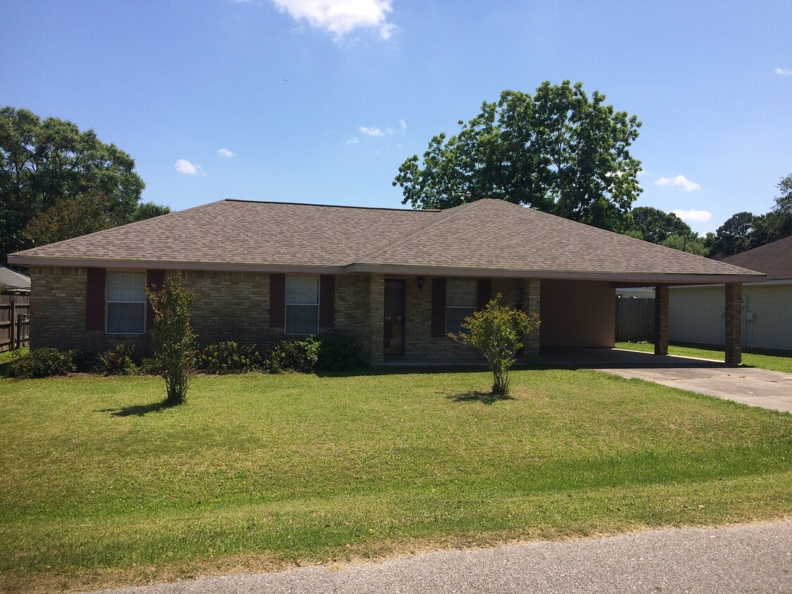 Primary Photo - 3/2 brick house off of Verot School Rd.