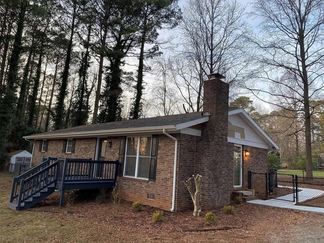 Building Photo - 290 Chuckwood Rd