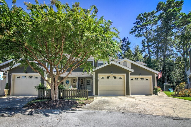 Building Photo - 303 Cedarwood Village