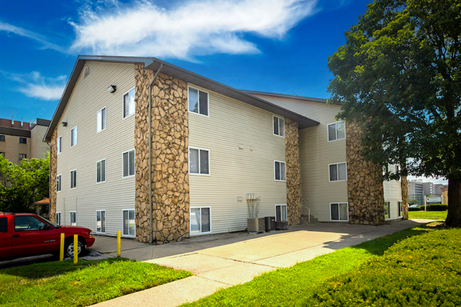 Exterior - Cherry Plaza Apartments