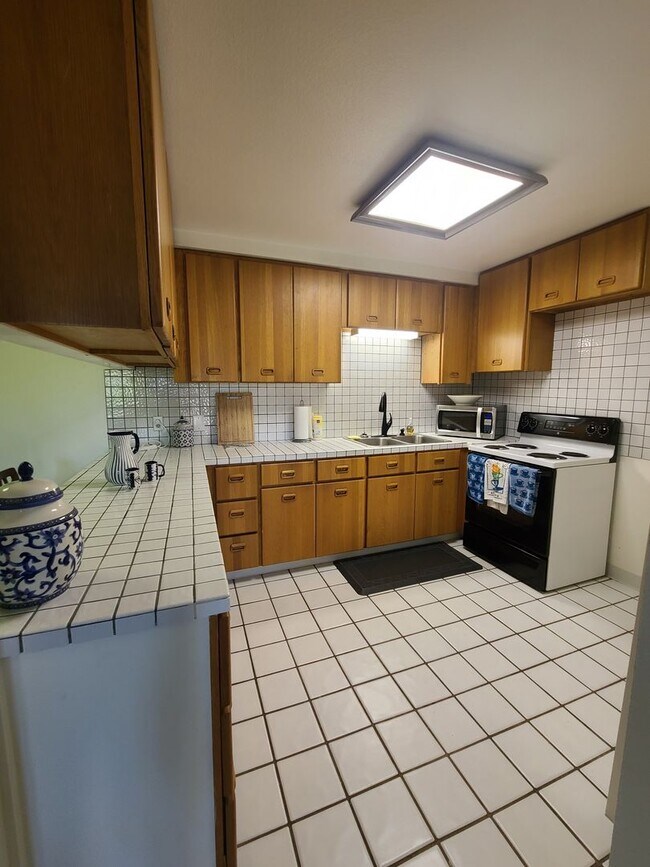 Foto del edificio - 1 bed, 1 bath furnished in tranquil Norfolk