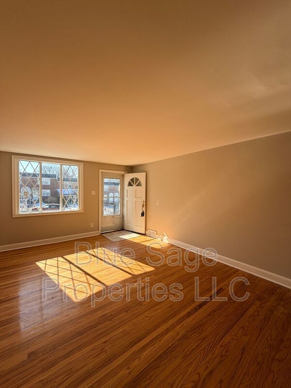 Building Photo - 5207 Westbrook Dr